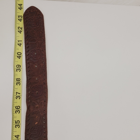 Aeropostale L Brown Leather Floral Embossed Belt - Picture 2 of 10